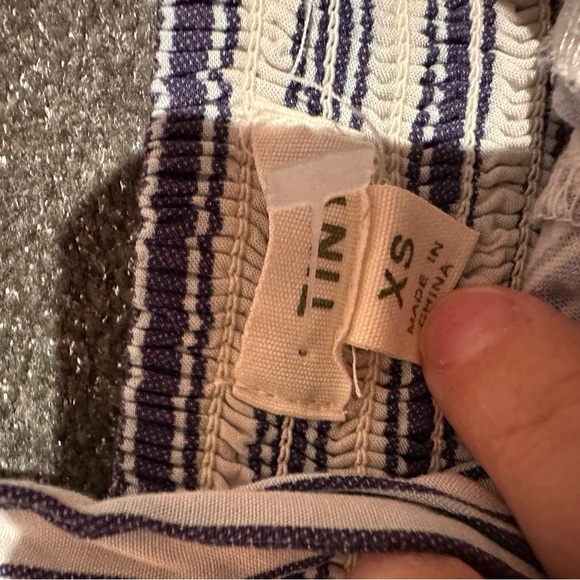 Adorable crop top - Picture 3 of 3